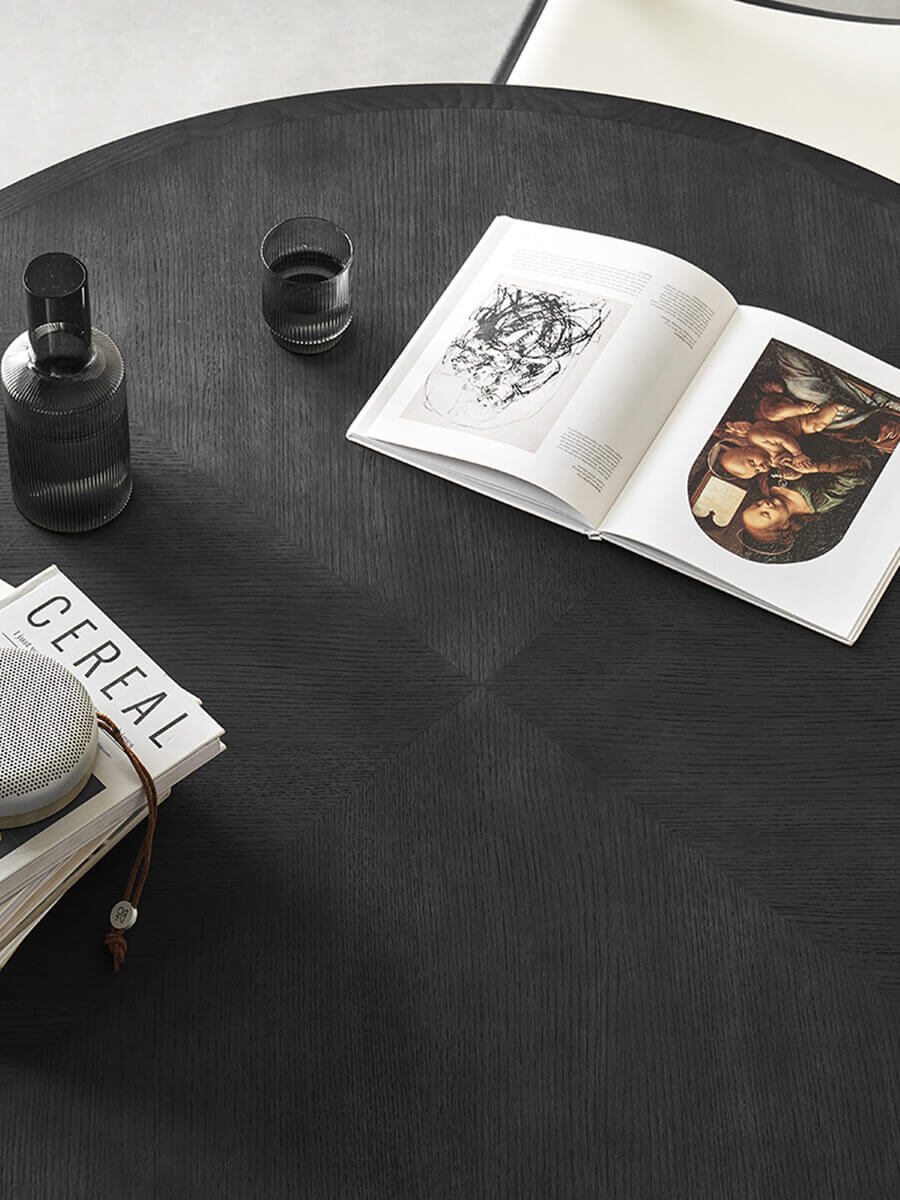 Close-up of Cambell round dining table black tabletop