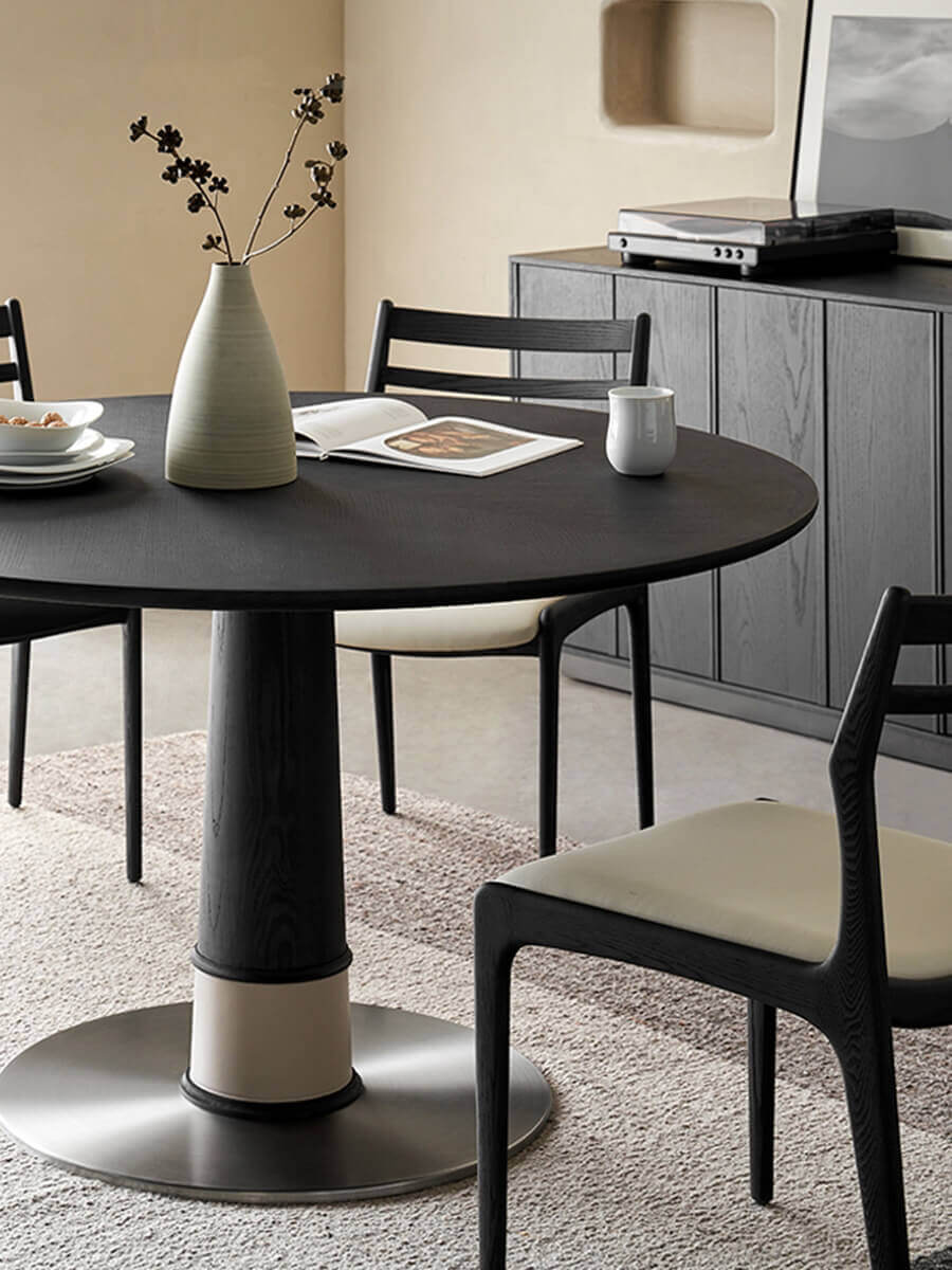 Close-up of Cambell round dining table black tabletop