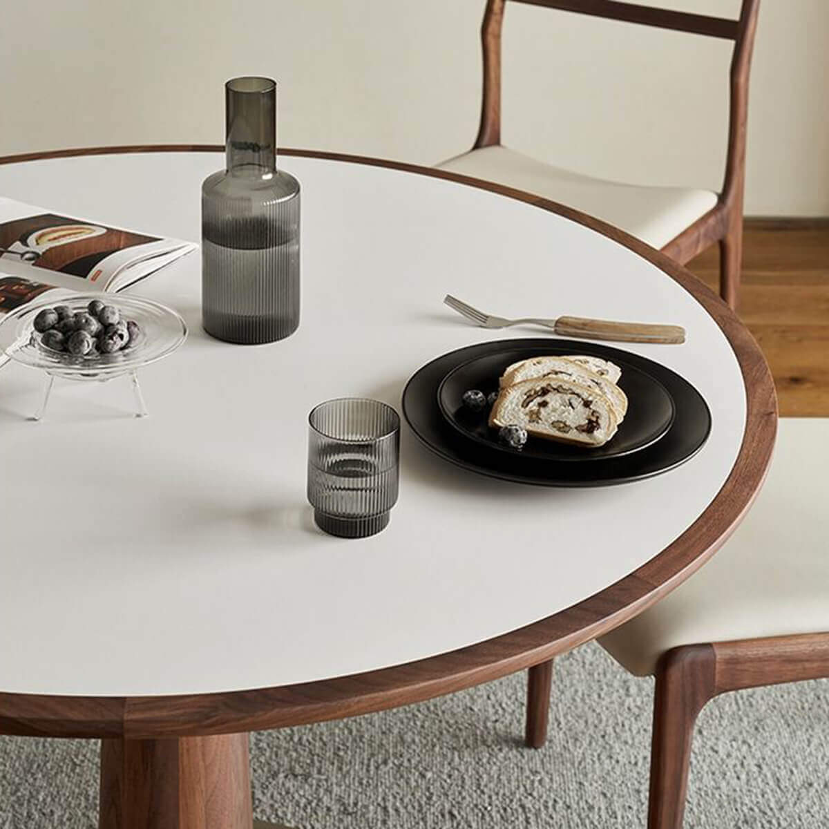 Close-up of Cambell round dining table sintered stone tabletop