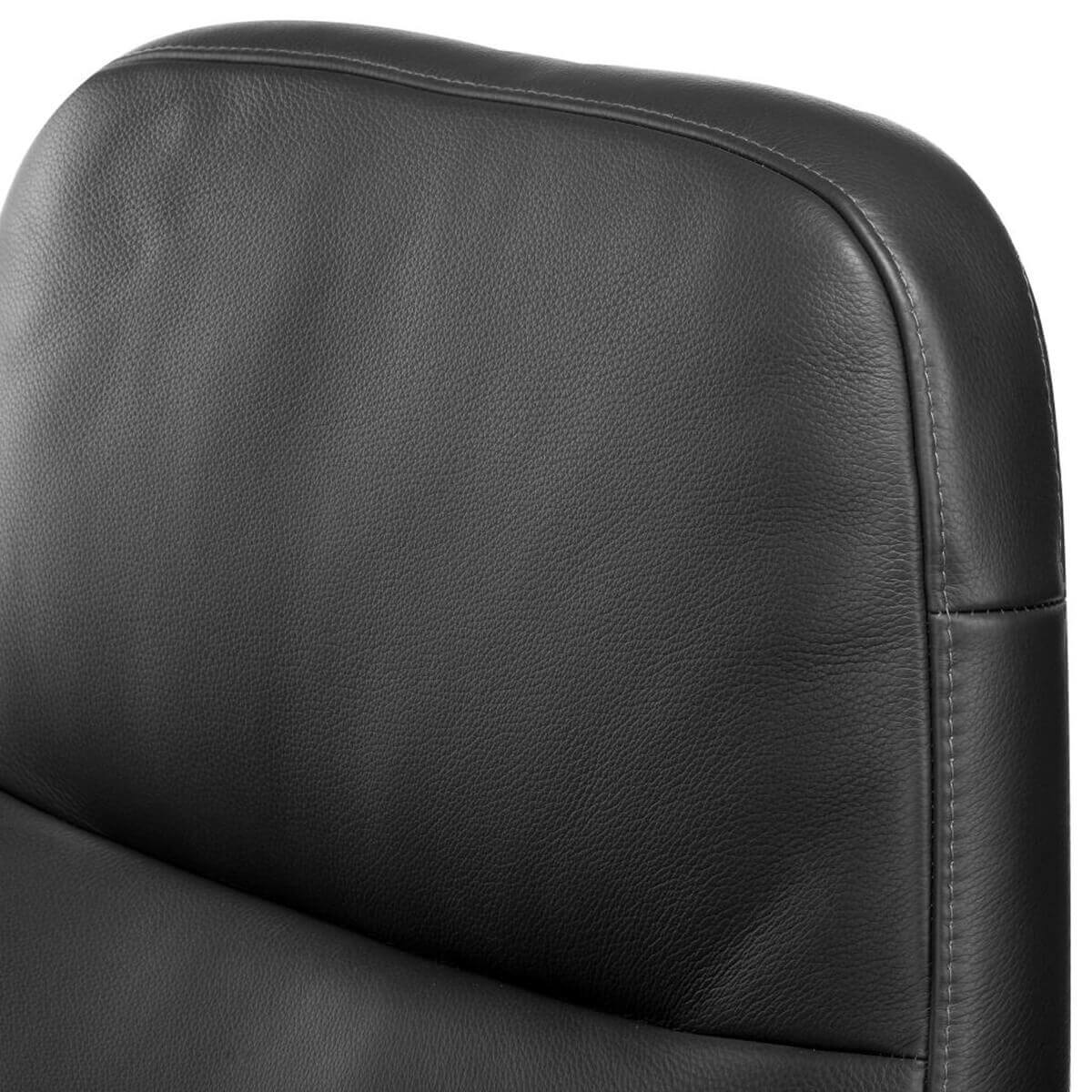 Close-up of Camillo semi-aniline leather backrest texture