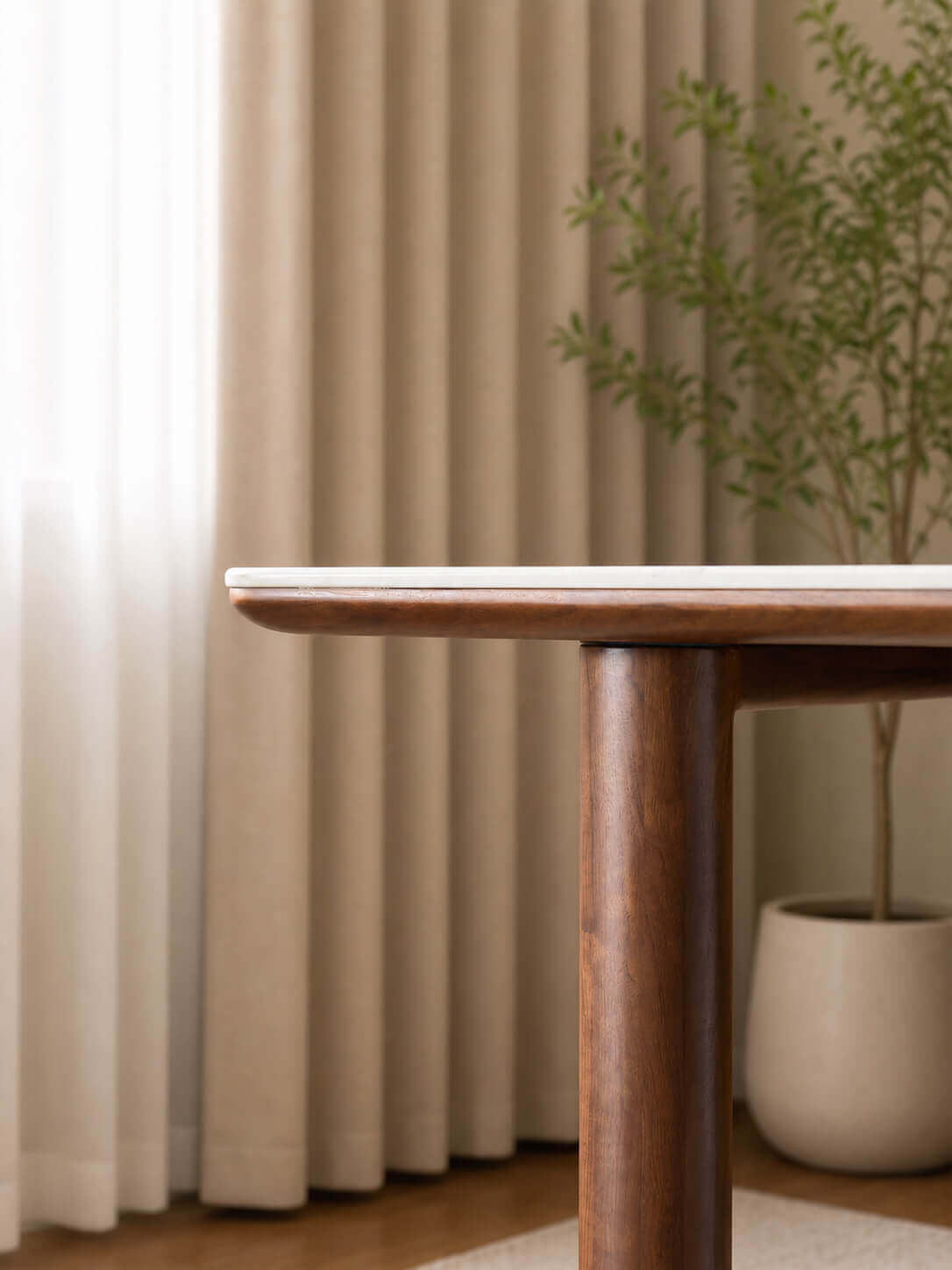 Rounded sintered stone tabletop edge on the Forma Dining Table