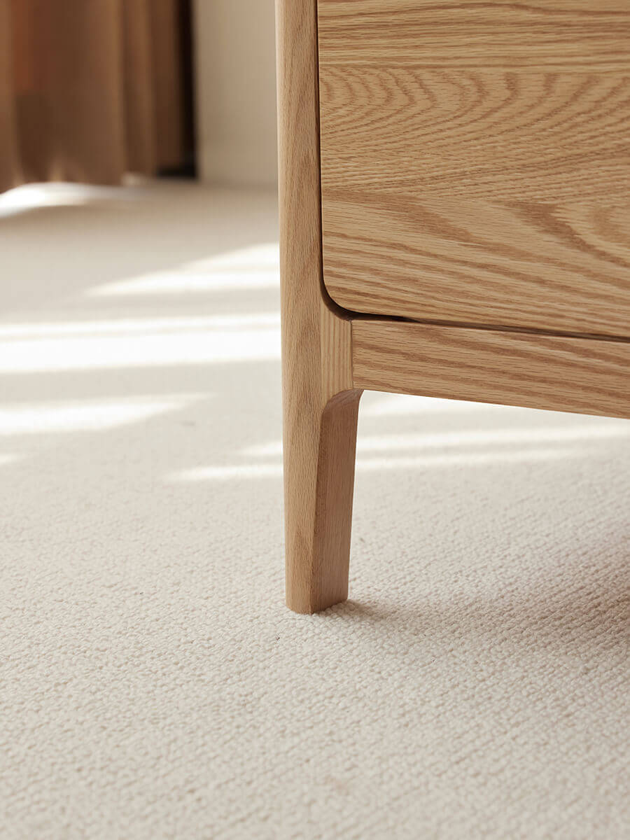Close-up of the Gamo Solid Oak Coffee Table leg and solid oak construction