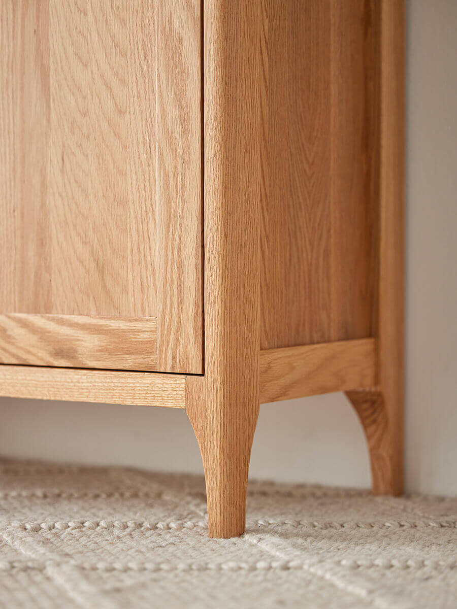 Solid oak leg detail of the Gamo shoe cabinet