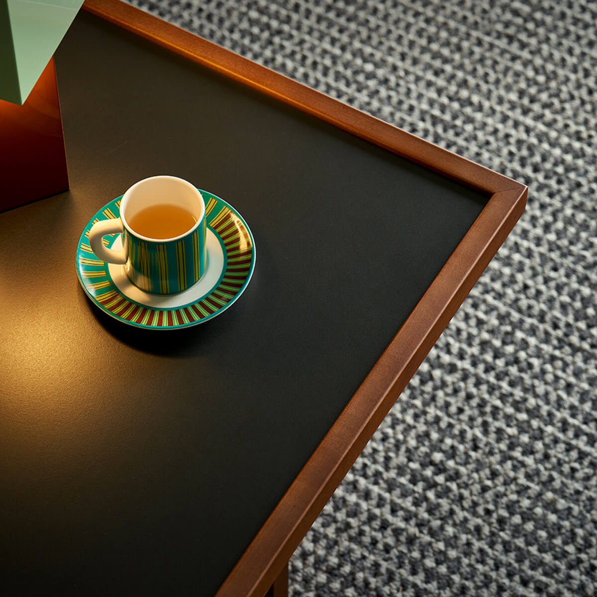Close-up of the black sintered stone top and solid boxwood edge