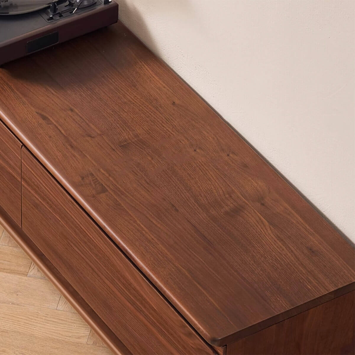 Solid walnut grain detail of Hoswell TV Unit