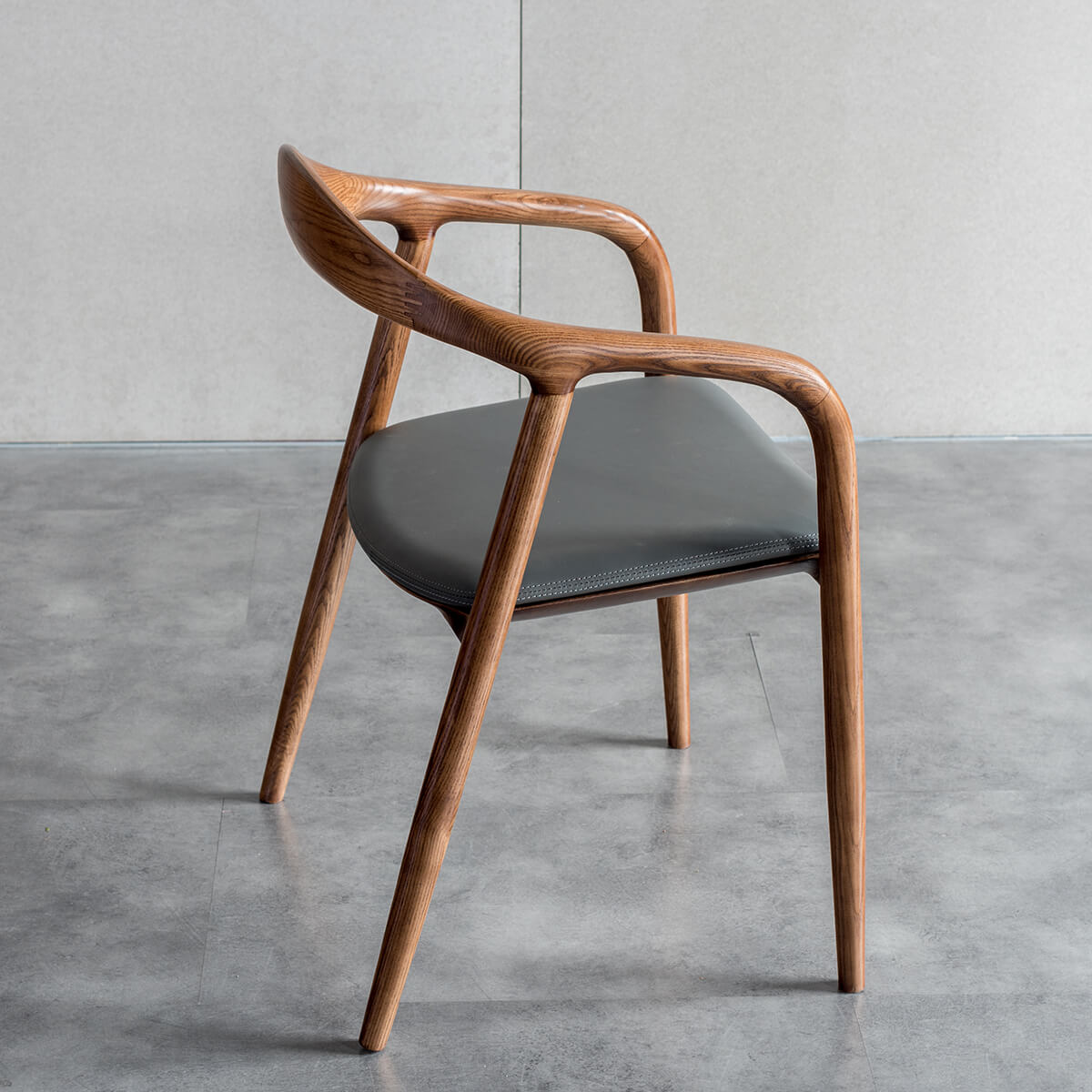 Summit dining chair with curved backrest for ergonomic dining support