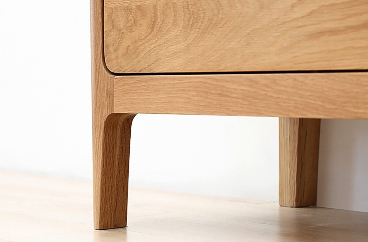 Solid oak leg detail of Gamo Solid Oak TV Unit